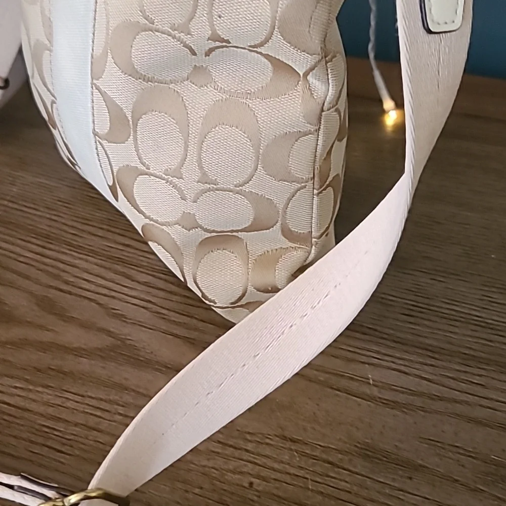 Coach Beige and Cream Crossbody Bag - Picture 7 of 16